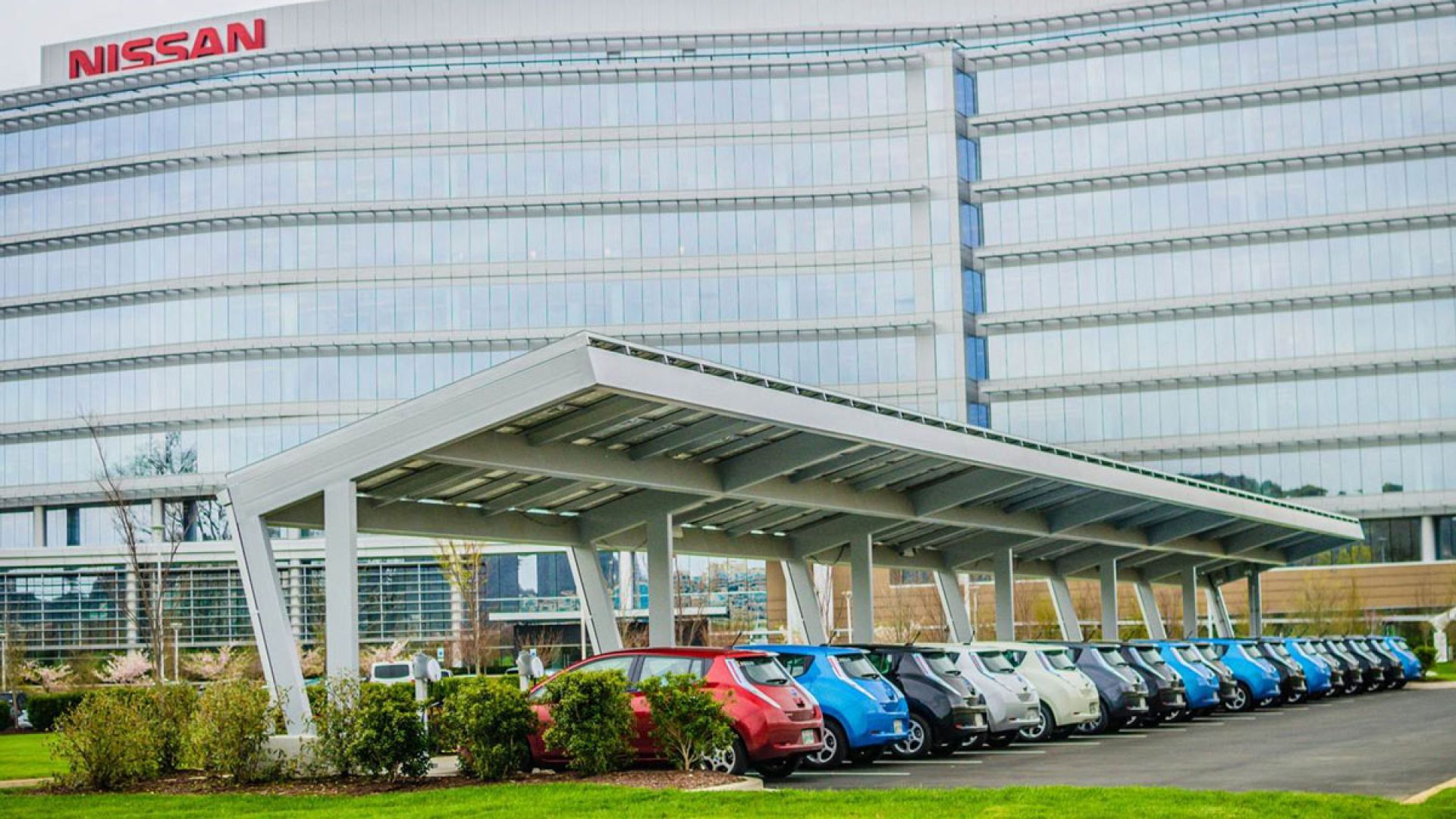 solar parking canopy at Nissan