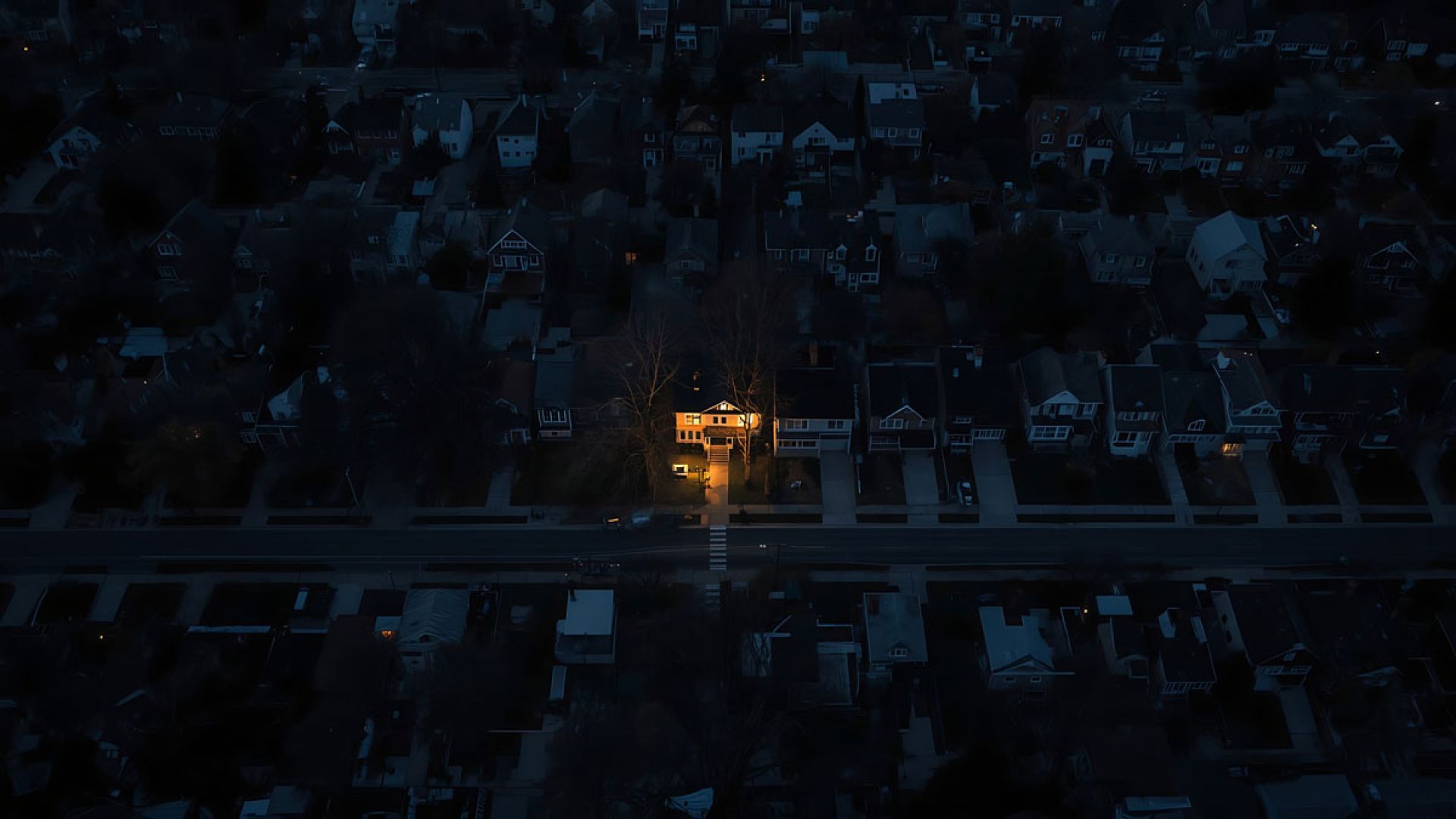 house with solar battery storage that has power during neighborhood blackout