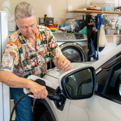 Lightwave-Customer-Charging-Car-with-EV-Battery